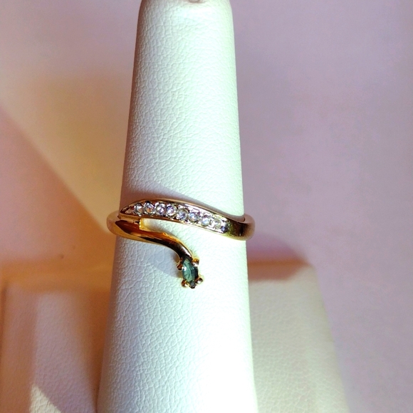 Jewelry - HP!! Vintage Stunning 18KGE Gold Size 7 Emerald & Diamonds Ring!